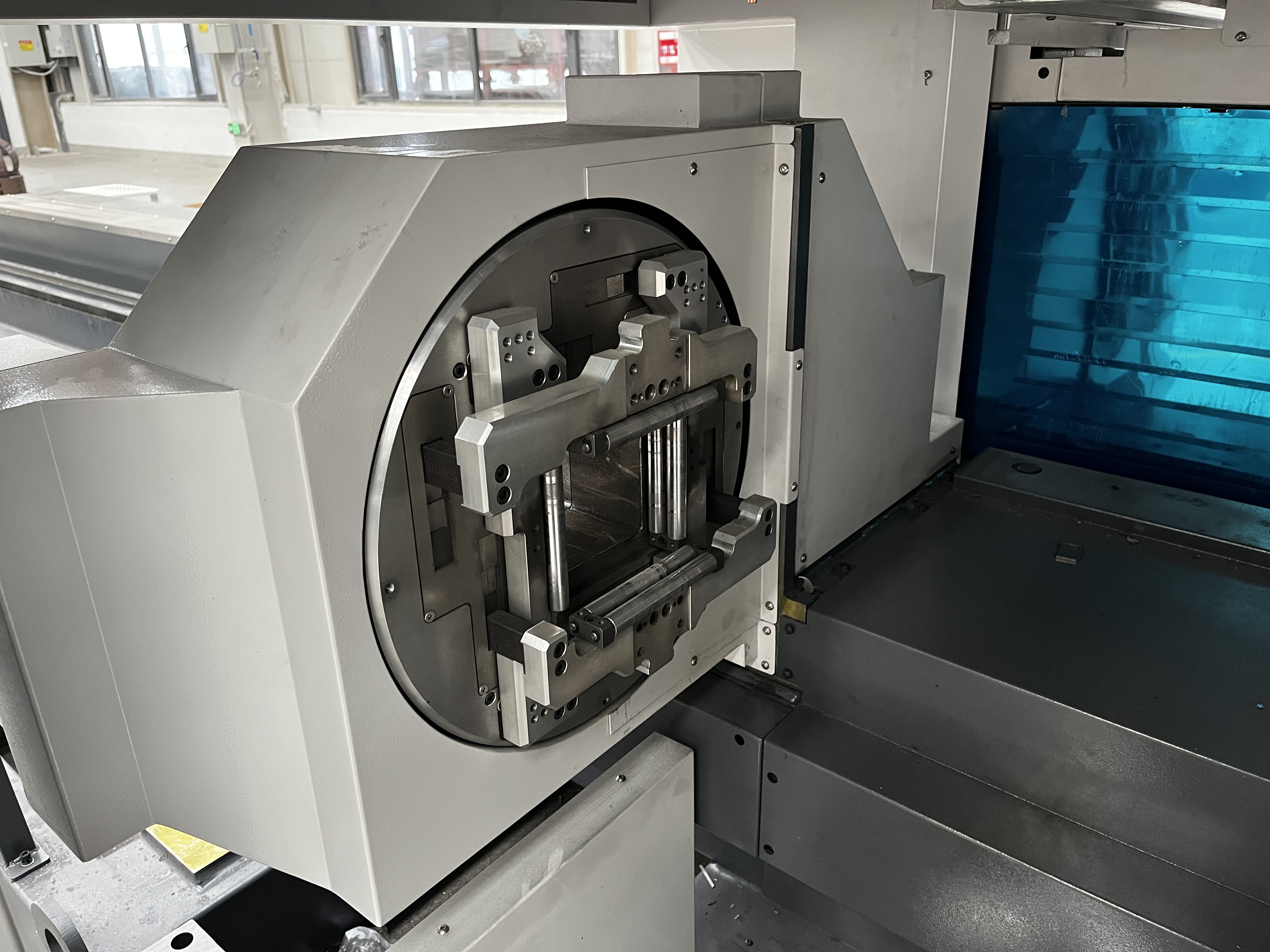 LT-6012VFA High Speed Two Chuck Laser Tube Cutting Machine