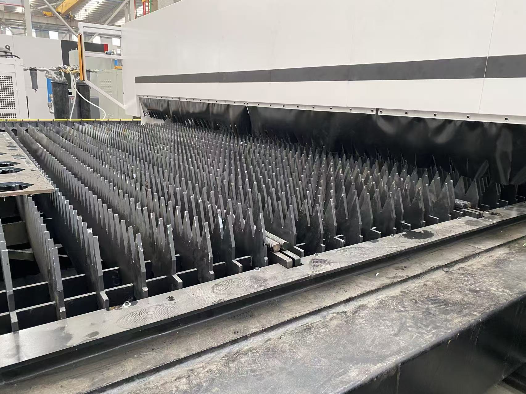 LP-12030SK Large Format Gantry Type Plate Laser Cutting Machine