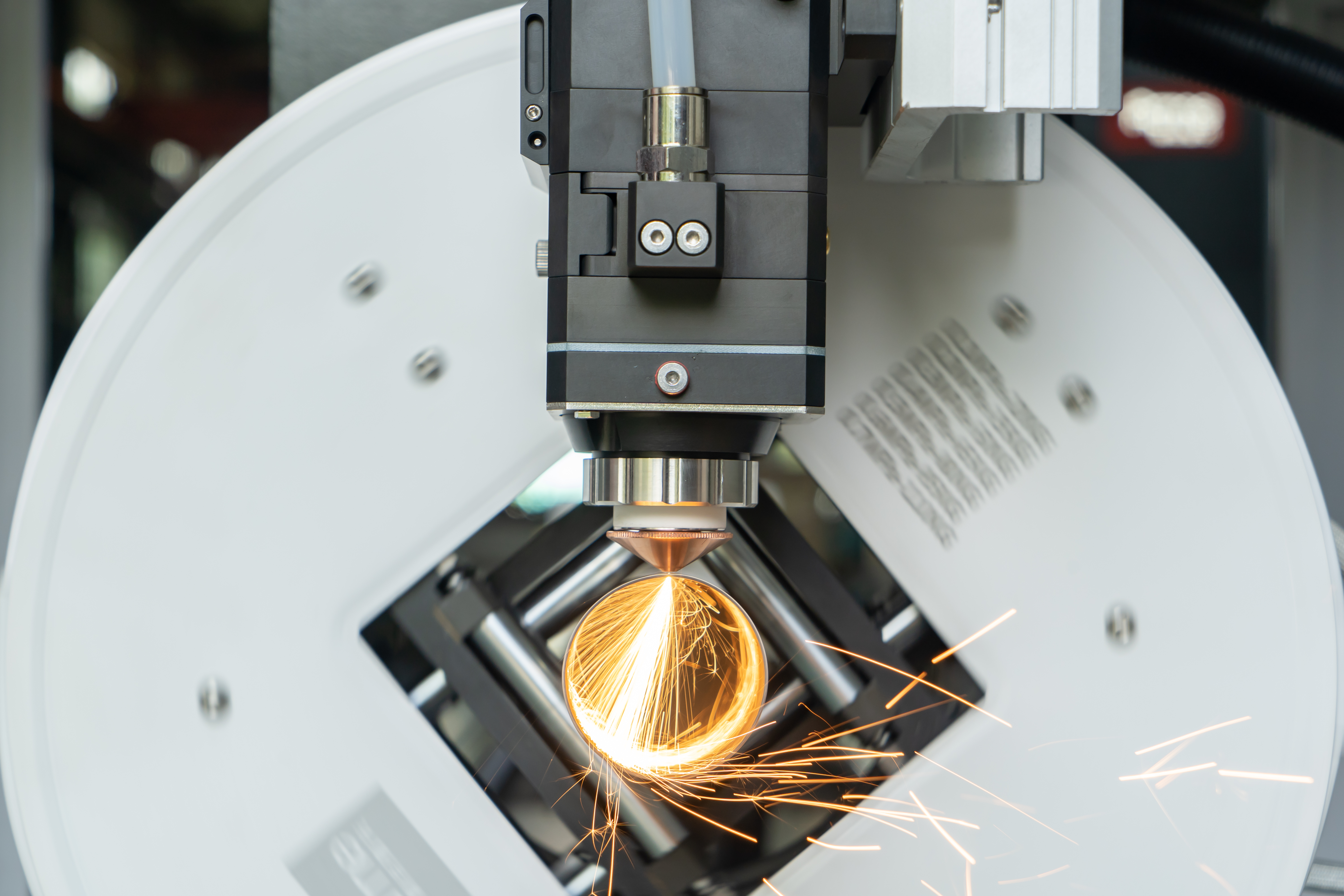 The main working principle of laser pipe cutting machine